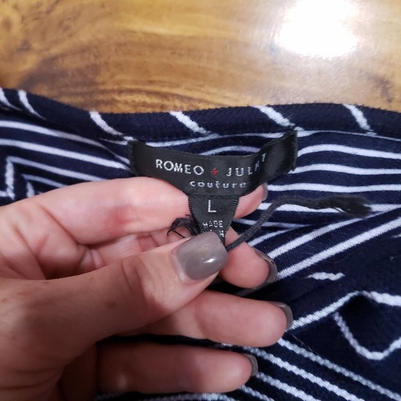 Romeo + juliet off the shoulder crop Top size large - Picture 3 of 3